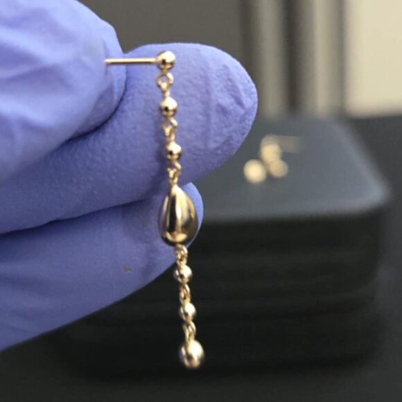 Gold dangling earring - Picture 5 of 17